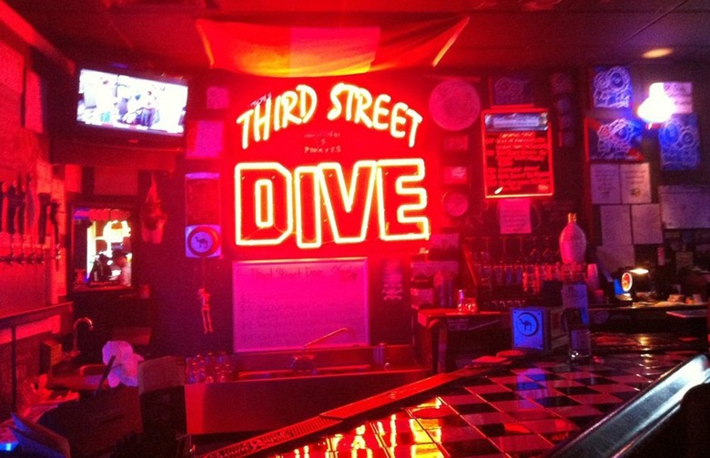 25 Best Dive Bars in America 2015 Slideshow